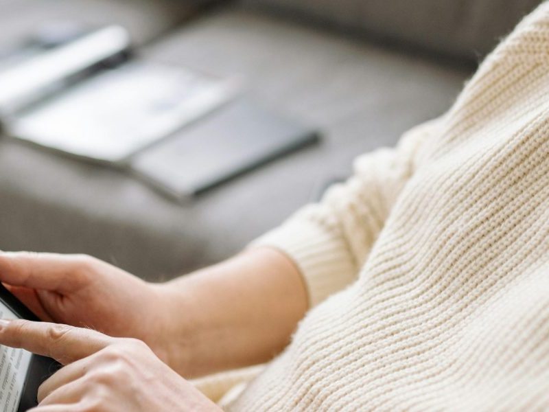 This guide helps fantasy readers choose the best digital reading platform by comparing features, catalogs, pricing, and reading experience in 2026. It explains...