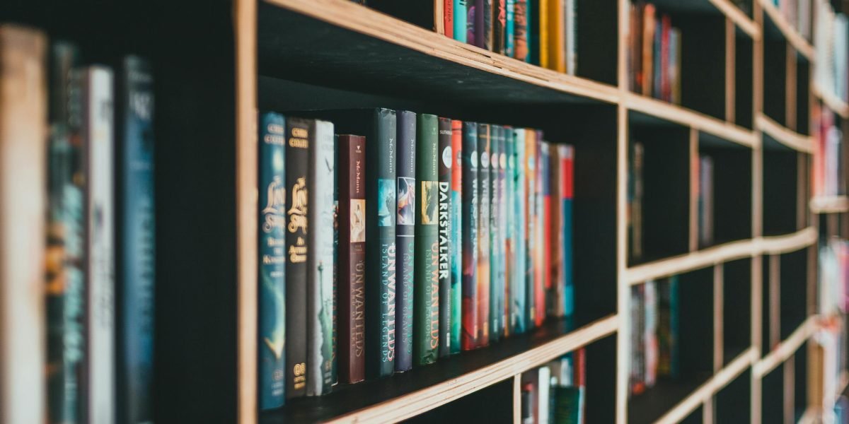 This guide gives a complete, reader-friendly list of Dan Brown books in the right order and explains why order matters. It presents the full publication list, c...