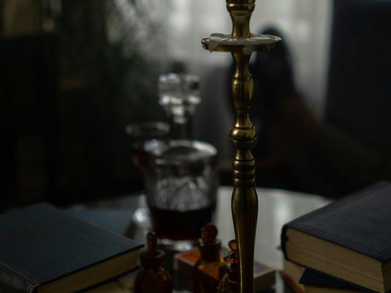 This article explains how to decide the best order to read a book series, focusing on fantasy where timelines, prequels, and shared universes often create confu...