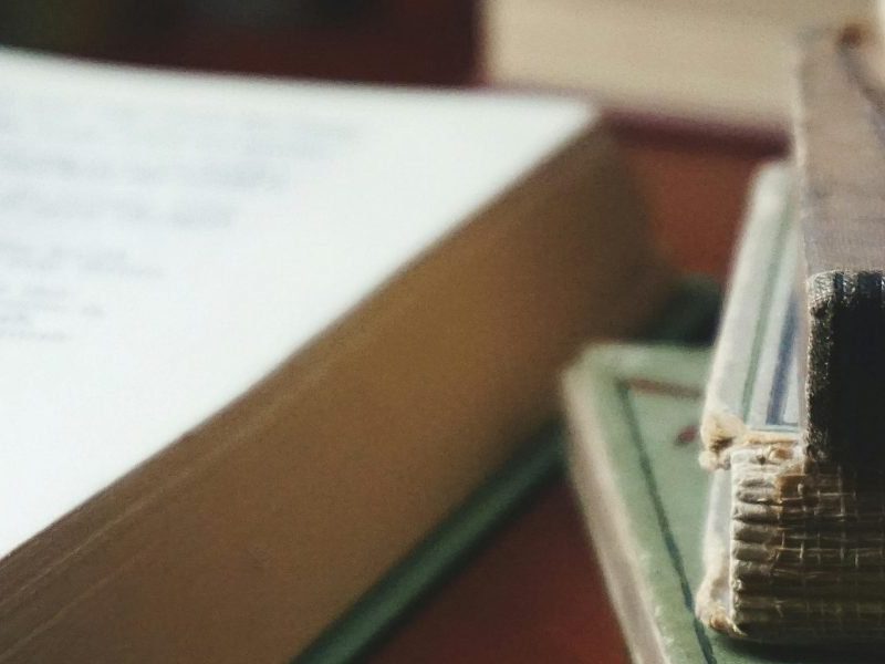 This article explains why Mitch Albom — best known for concise, character-driven books — should be on the radar of fantasy readers who want emotional depth with...