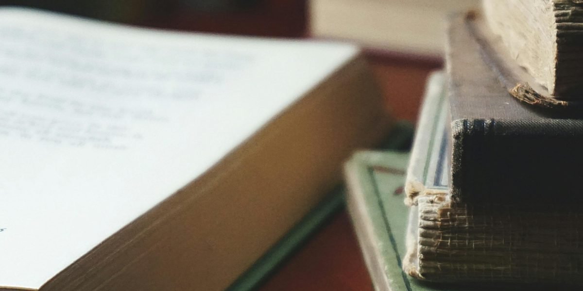 This article explains why Mitch Albom — best known for concise, character-driven books — should be on the radar of fantasy readers who want emotional depth with...