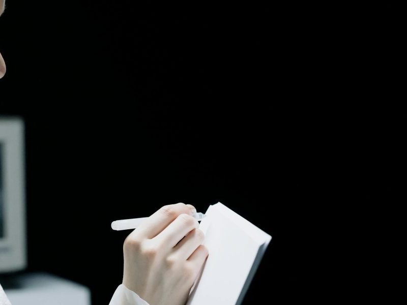 This article surveys the best contemporary science fiction of 2026, explaining why the genre is in a creative peak and showing readers where to find standout bo...