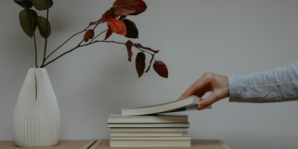 This article is a practical guide for fantasy readers who want to find diverse, high-quality books without getting lost in 2026's huge output. It explains why r...