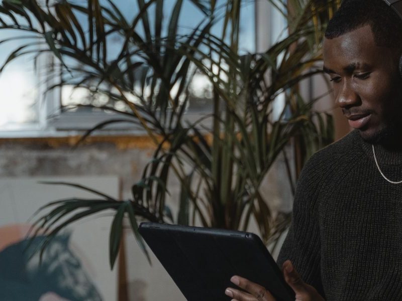 This article explains why Project Gutenberg is a valuable, free resource for fantasy audiobook listeners and shows how to use it. It covers Project Gutenberg's...
