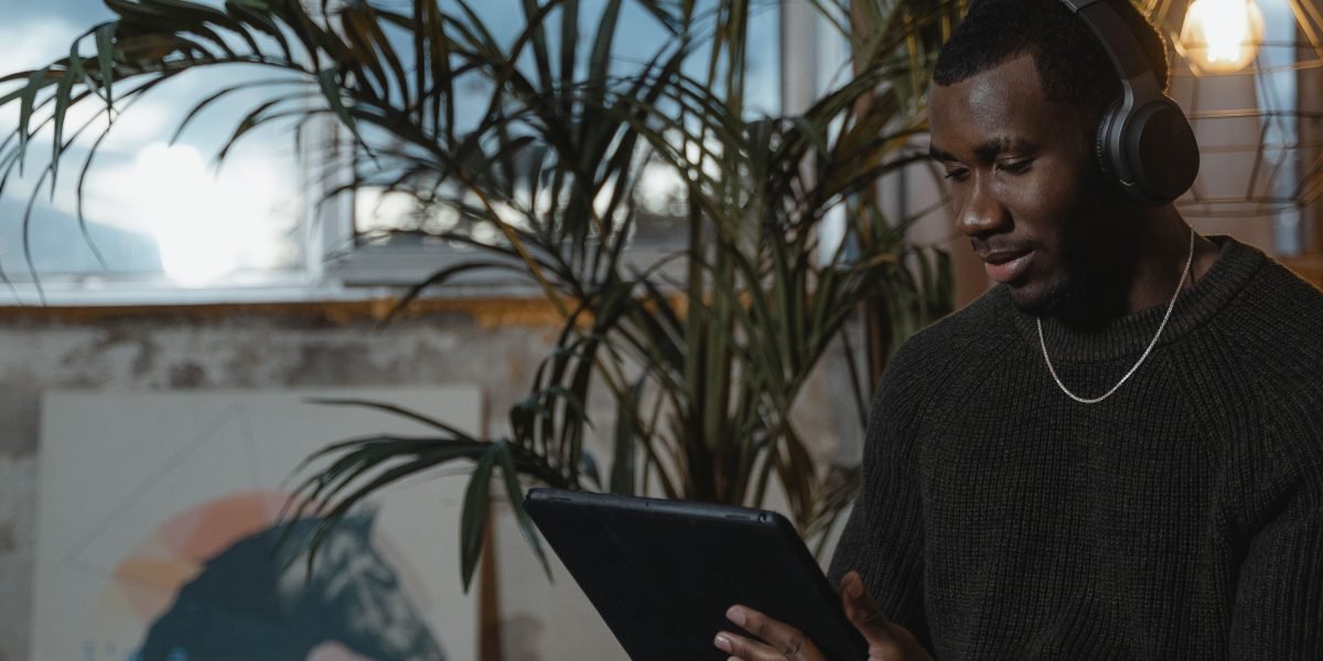 This article explains why Project Gutenberg is a valuable, free resource for fantasy audiobook listeners and shows how to use it. It covers Project Gutenberg's...