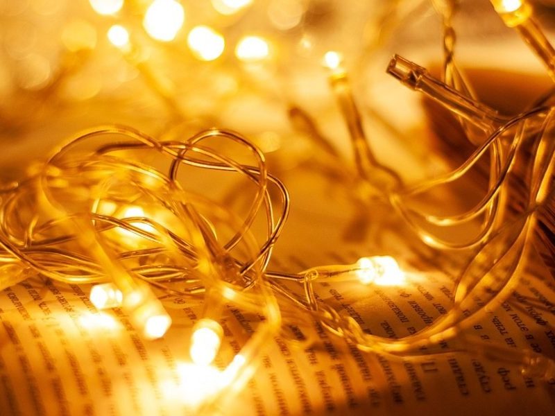 This article is a reader-first guide to cozy fantasy—the low-stakes, feel-good subgenre built around community, gentle magic, and comforting everyday life. It d...